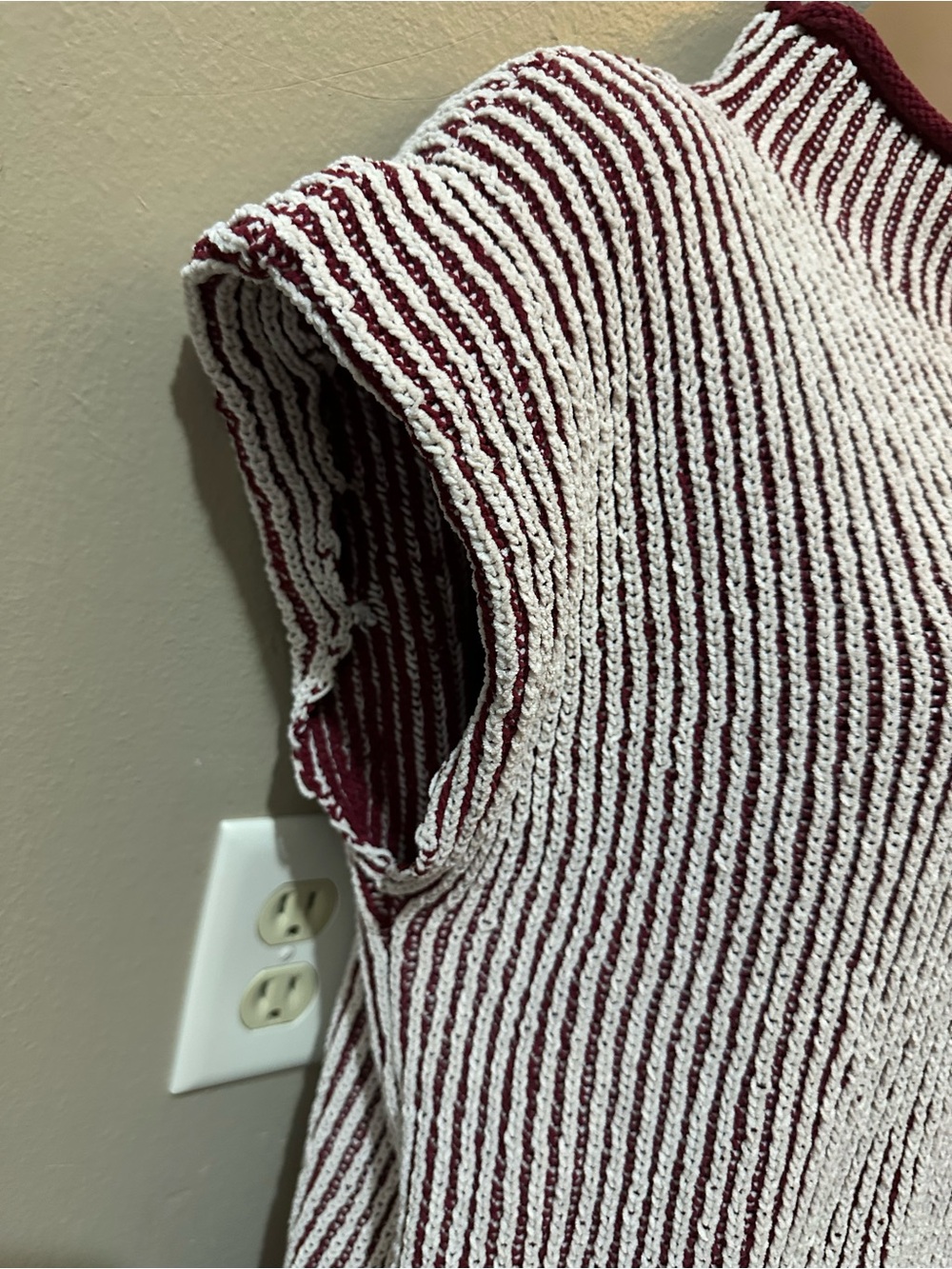 NewIn Striped Mock Neck Cap Sleeve Knit Top Fall Layering Burgundy Sweater L - Picture 6 of 7